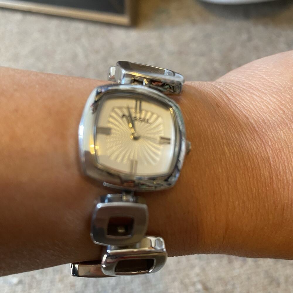 Vintage Fossil ES Women Wrist Watch SilverTone Stainless Steel 6” Bracelet 11109